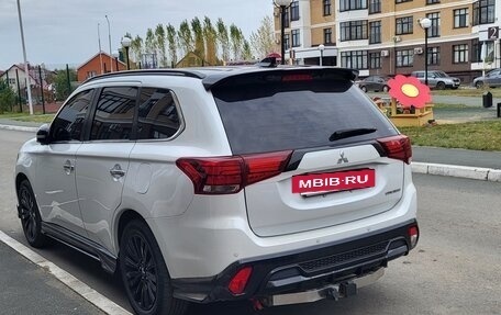 Mitsubishi Outlander III рестайлинг 3, 2022 год, 3 000 000 рублей, 14 фотография