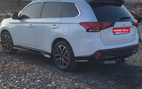 Mitsubishi Outlander III рестайлинг 3, 2022 год, 3 000 000 рублей, 10 фотография