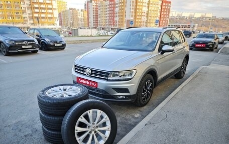 Volkswagen Tiguan II, 2019 год, 2 400 000 рублей, 1 фотография
