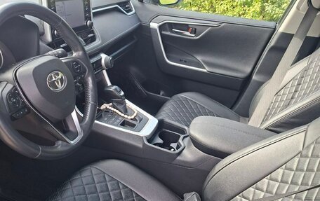 Toyota RAV4, 2019 год, 2 770 000 рублей, 6 фотография