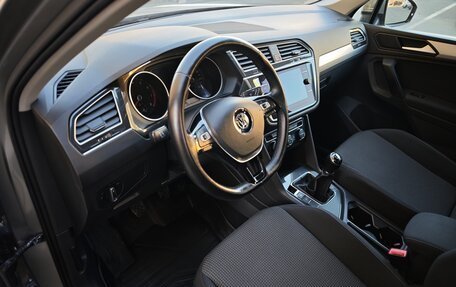 Volkswagen Tiguan II, 2019 год, 2 400 000 рублей, 17 фотография