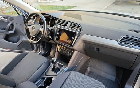 Volkswagen Tiguan II, 2019 год, 2 400 000 рублей, 24 фотография