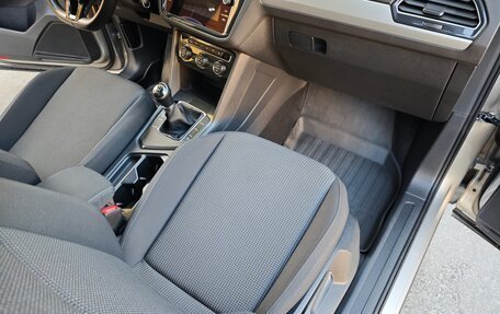 Volkswagen Tiguan II, 2019 год, 2 400 000 рублей, 22 фотография