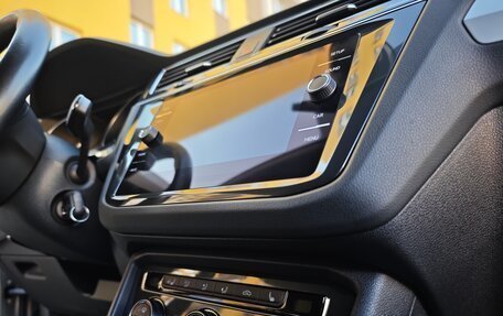 Volkswagen Tiguan II, 2019 год, 2 400 000 рублей, 25 фотография