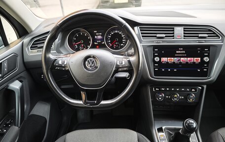 Volkswagen Tiguan II, 2019 год, 2 400 000 рублей, 18 фотография