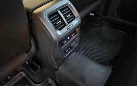 Volkswagen Tiguan II, 2019 год, 2 400 000 рублей, 34 фотография