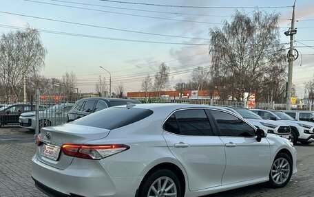 Toyota Camry, 2021 год, 2 400 000 рублей, 4 фотография