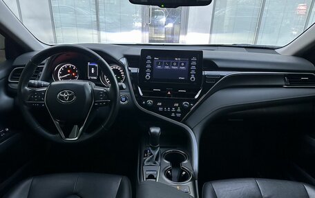 Toyota Camry, 2021 год, 2 400 000 рублей, 9 фотография