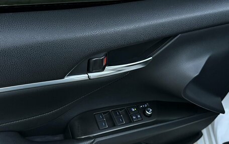 Toyota Camry, 2021 год, 2 400 000 рублей, 6 фотография