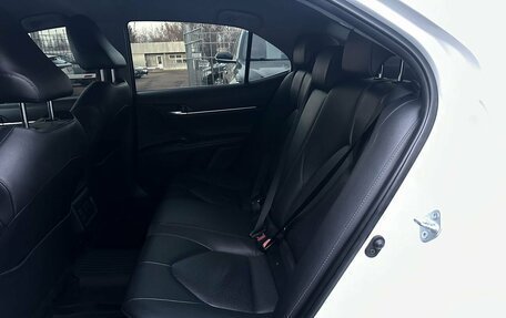 Toyota Camry, 2021 год, 2 400 000 рублей, 16 фотография