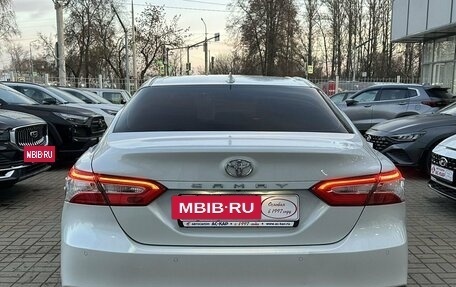 Toyota Camry, 2021 год, 2 400 000 рублей, 17 фотография