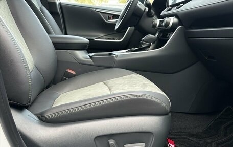 Toyota RAV4, 2025 год, 4 350 000 рублей, 17 фотография