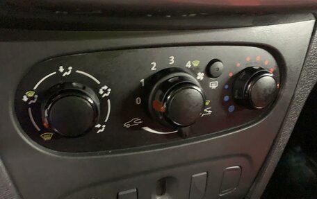 Renault Logan II, 2016 год, 658 000 рублей, 20 фотография