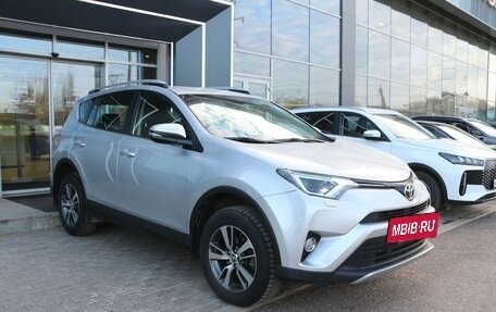 Toyota RAV4, 2017 год, 2 290 000 рублей, 3 фотография
