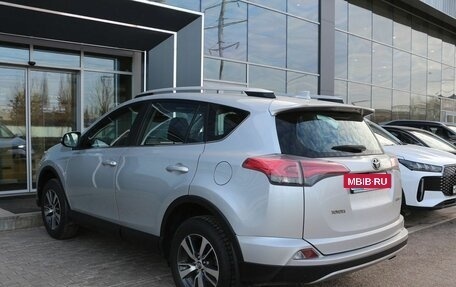 Toyota RAV4, 2017 год, 2 290 000 рублей, 4 фотография