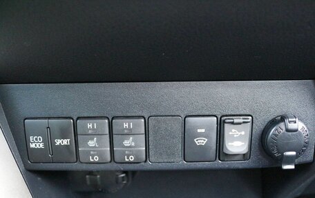 Toyota RAV4, 2017 год, 2 290 000 рублей, 12 фотография