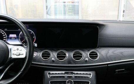 Mercedes-Benz E-Класс, 2018 год, 2 700 000 рублей, 11 фотография