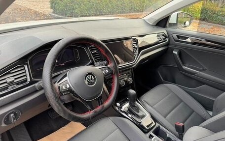 Volkswagen T-Roc I, 2022 год, 2 600 000 рублей, 8 фотография