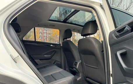 Volkswagen T-Roc I, 2022 год, 2 600 000 рублей, 11 фотография