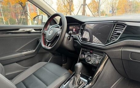 Volkswagen T-Roc I, 2022 год, 2 600 000 рублей, 13 фотография