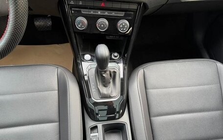 Volkswagen T-Roc I, 2022 год, 2 600 000 рублей, 14 фотография