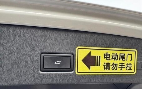 Volkswagen T-Roc I, 2022 год, 2 600 000 рублей, 17 фотография