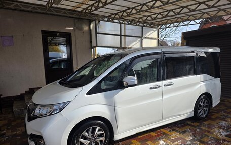 Honda Stepwgn IV, 2016 год, 1 950 000 рублей, 2 фотография