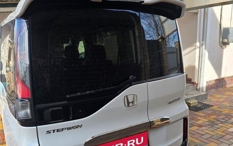 Honda Stepwgn IV, 2016 год, 1 950 000 рублей, 3 фотография