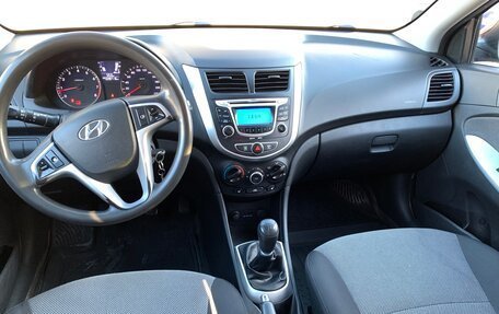 Hyundai Solaris II рестайлинг, 2011 год, 590 000 рублей, 5 фотография