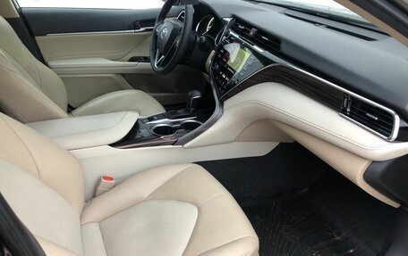 Toyota Camry, 2021 год, 3 300 000 рублей, 9 фотография