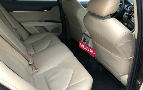 Toyota Camry, 2021 год, 3 300 000 рублей, 10 фотография