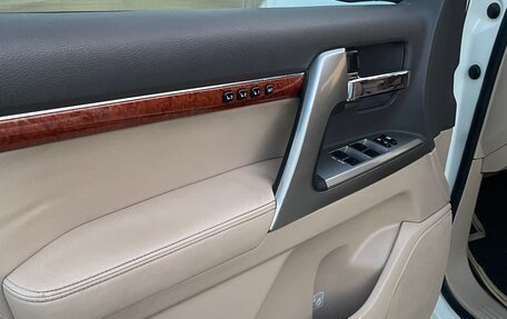 Toyota Land Cruiser 200, 2012 год, 3 100 000 рублей, 21 фотография