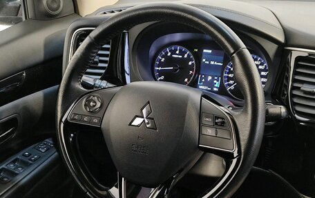 Mitsubishi Outlander III рестайлинг 3, 2019 год, 1 849 000 рублей, 11 фотография