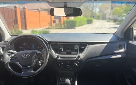 Hyundai Solaris II рестайлинг, 2017 год, 965 000 рублей, 7 фотография