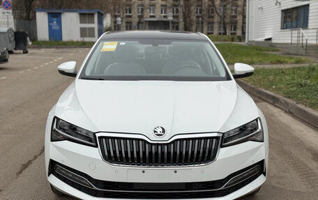 Skoda Superb III рестайлинг, 2025 год, 2 450 000 рублей, 2 фотография
