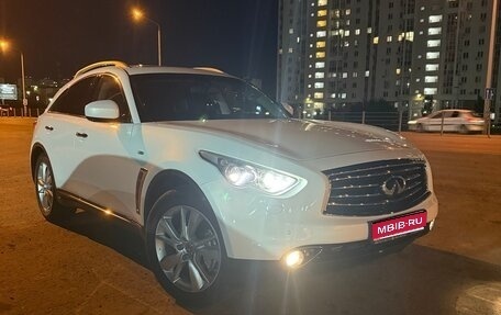 Infiniti QX70, 2014 год, 2 400 000 рублей, 1 фотография
