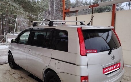 Toyota ISis I, 2005 год, 900 000 рублей, 4 фотография