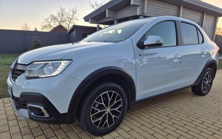 Renault Logan II, 2022 год, 1 650 000 рублей, 3 фотография
