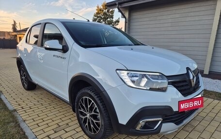 Renault Logan II, 2022 год, 1 650 000 рублей, 4 фотография