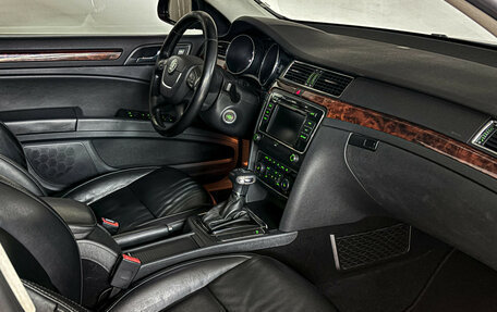 Skoda Superb III рестайлинг, 2011 год, 899 000 рублей, 11 фотография