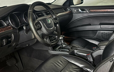 Skoda Superb III рестайлинг, 2011 год, 899 000 рублей, 13 фотография