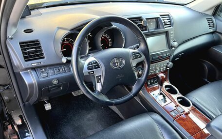 Toyota Highlander III, 2011 год, 2 110 000 рублей, 30 фотография