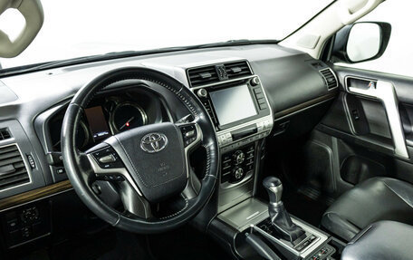 Toyota Land Cruiser Prado 150 рестайлинг 2, 2019 год, 4 899 700 рублей, 11 фотография