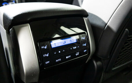 Toyota Land Cruiser Prado 150 рестайлинг 2, 2019 год, 4 899 700 рублей, 24 фотография