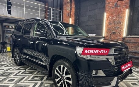 Toyota Land Cruiser 200, 2019 год, 10 800 000 рублей, 3 фотография