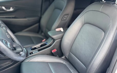 Hyundai Kona I, 2022 год, 1 990 000 рублей, 9 фотография