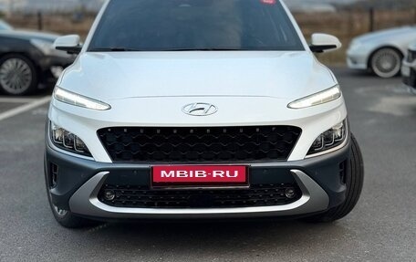 Hyundai Kona I, 2022 год, 1 990 000 рублей, 2 фотография