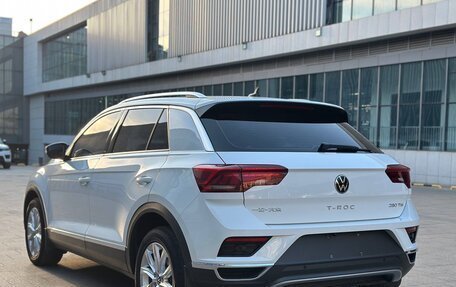 Volkswagen T-Roc I, 2021 год, 2 250 000 рублей, 2 фотография