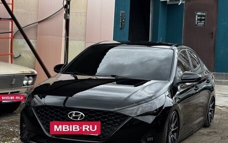 Hyundai Solaris II рестайлинг, 2022 год, 2 000 000 рублей, 4 фотография