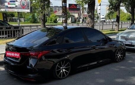 Hyundai Solaris II рестайлинг, 2022 год, 2 000 000 рублей, 10 фотография